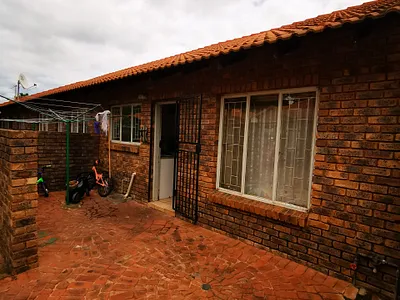 2 Bedroom Apartment To Rent in Pretoria - Ip6A.webp