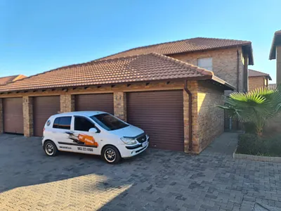 3 Bedroom Apartment To Rent in Pretoria - rIO9.webp