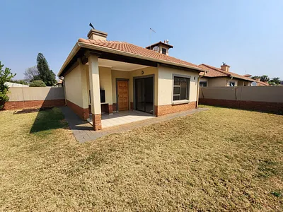 3 Bedroom Townhouse For Sale in Pretoria - 2D7A.webp