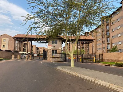 2 Bedroom Apartment For Sale in Annlin-Wes, Pretoria - 1Dew.webp