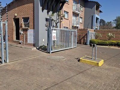 2 Bedroom Apartment To Rent in Pretoria - iaFE.webp