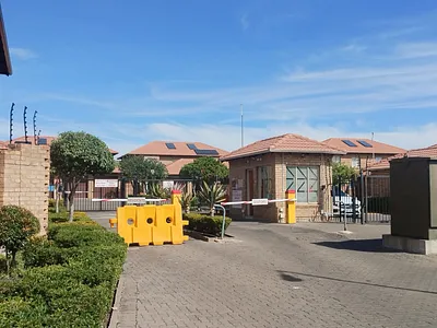 3 Bedroom Apartment To Rent in Pretoria - yROq.webp