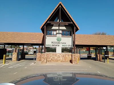 2 Bedroom Apartment To Rent in Pretoria - wTHs.webp