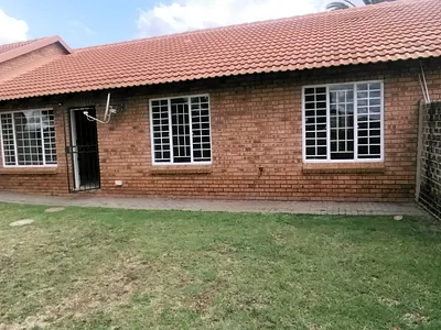 3 Bedroom Townhouse To Rent in Pretoria - j6tX.webp