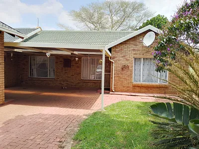 3 Bedroom House To Rent in Akasia - 1leP.webp