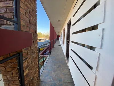 1 Bedroom Apartment To Rent in Pretoria - 002O.webp