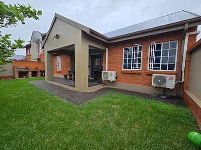 3 Bedroom Townhouse For Sale in Pretoria - 0SiJ.webp