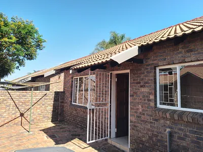 2 Bedroom Townhouse For Sale in Pretoria - kvhq.webp