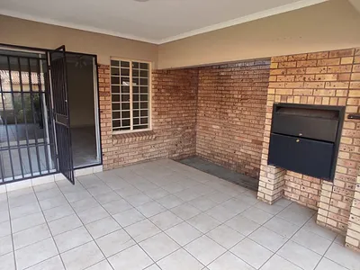 3 Bedroom Apartment To Rent in Pretoria - nzcq.webp