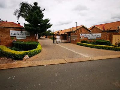 3 Bedroom Townhouse For Sale in Pretoria - U6AV.webp