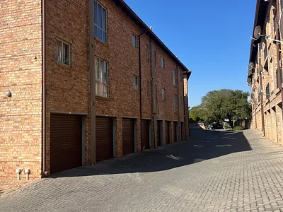 1 Bedroom Apartment For Sale in Pretoria - 8RcO.webp