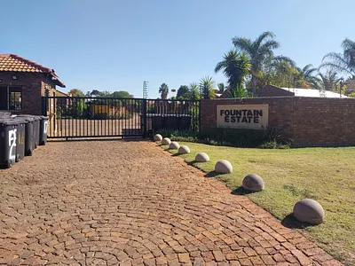 3 Bedroom Apartment For Sale in Pretoria - 8mQv.webp