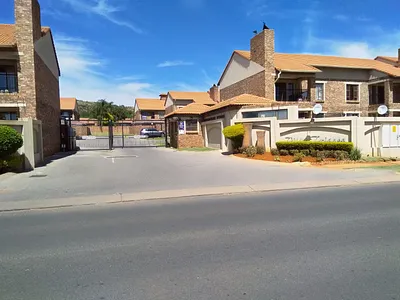 2 Bedroom Apartment To Rent in Pretoria - G9Wn.webp