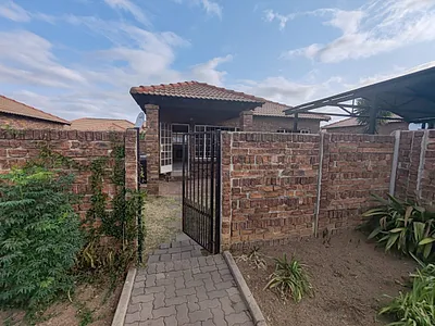 2 Bedroom Apartment To Rent in Pretoria - oKkr.webp