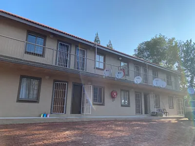 0.5 Bedroom Apartment To Rent in Pretoria - LAm2.webp
