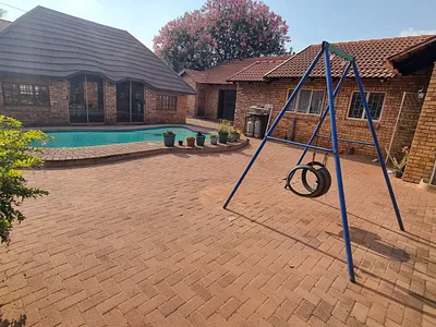 2 Bedroom Apartment To Rent in Pretoria - AjeE.webp