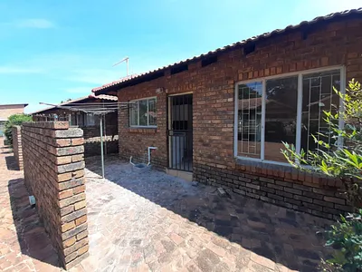 2 Bedroom Apartment To Rent in Pretoria - oIu0.webp