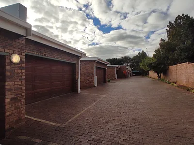 3 Bedroom Townhouse To Rent in Pretoria - ltJa.webp