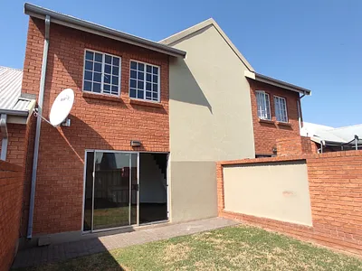 2 Bedroom Townhouse To Rent in Pretoria - gHZy.webp