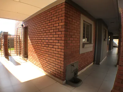 2 Bedroom Apartment For Sale in Pretoria - 1JW6.webp