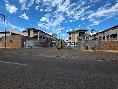 2 Bedroom Apartment For Sale in Pretoria - 7rSy.webp