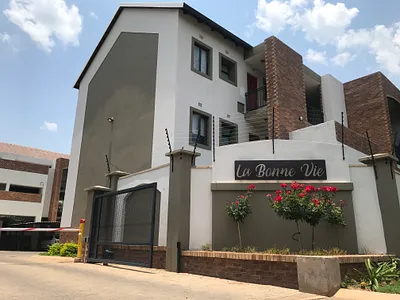2 Bedroom Apartment To Rent in Pretoria - p7xc.webp