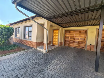 3 Bedroom Townhouse For Sale in Pretoria - a1gG.webp