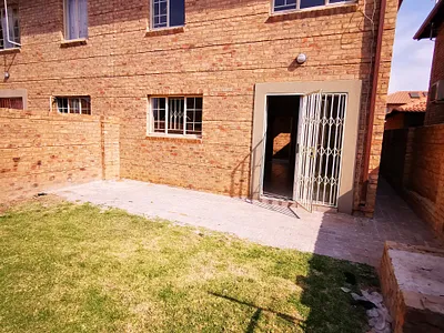 3 Bedroom Apartment To Rent in Pretoria - 89v9.webp