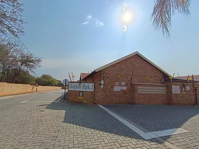 3 Bedroom Townhouse To Rent in Pretoria - E9Fh.webp
