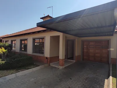 3 Bedroom Townhouse For Sale in Pretoria - HSuZ.webp