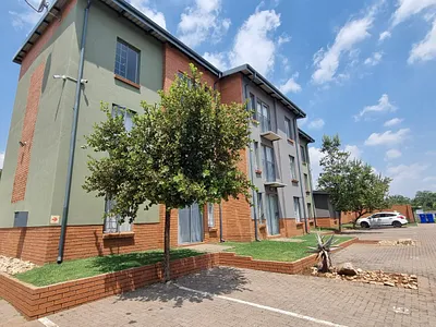 2 Bedroom Apartment For Sale in Pretoria - 7qKK.webp