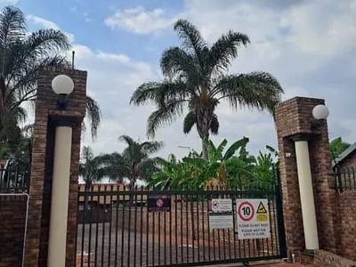 2 Bedroom Townhouse For Sale in Pretoria - xruB.webp