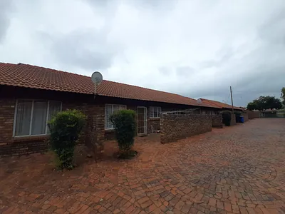 2 Bedroom Townhouse To Rent in Pretoria - 9lES.webp