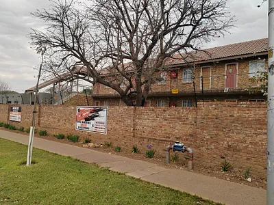 0.5 Bedroom Apartment To Rent in Pretoria - hvTN.webp