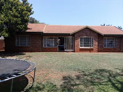 4 Bedroom House To Rent in Akasia - XwO9.webp