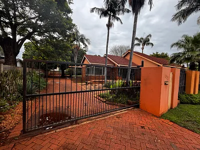 3 Bedroom House To Rent in Akasia - flUk.webp