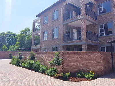 2 Bedroom Townhouse To Rent in Pretoria - rmT4.webp