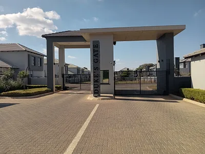 3 Bedroom Apartment To Rent in Pretoria - d98S.webp