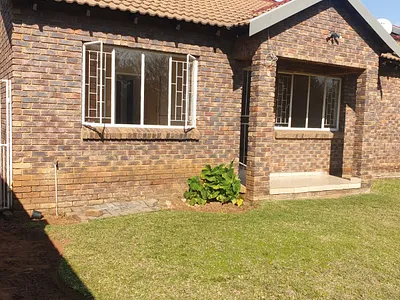2 Bedroom Townhouse For Sale in Pretoria - J0fO.webp