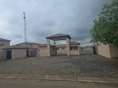 2 Bedroom Townhouse For Sale in Pretoria - t4NH.webp