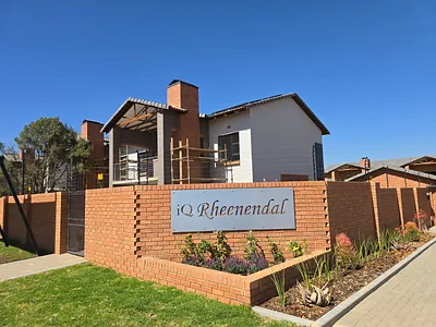 2 Bedroom Townhouse For Sale in Pretoria - Smkz.webp