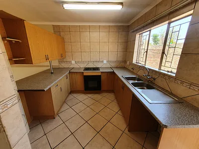 2 Bedroom Apartment To Rent in Pretoria - IsBy.webp