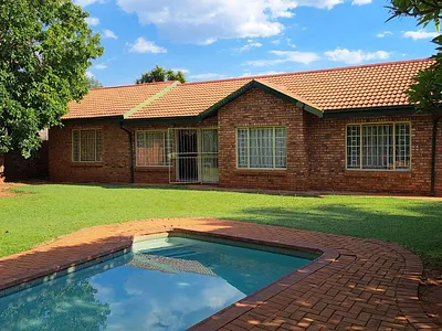 4 Bedroom House To Rent in Akasia - y0dF.webp