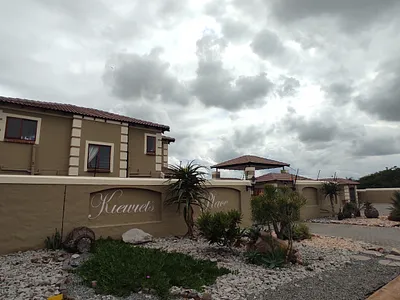 2 Bedroom Apartment To Rent in Pretoria - fdJQ.webp