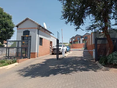 3 Bedroom Apartment To Rent in Pretoria - tZ6p.webp