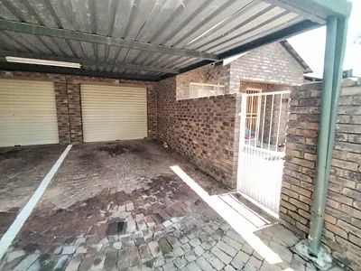 2 Bedroom Townhouse To Rent in Pretoria - qTkY.webp