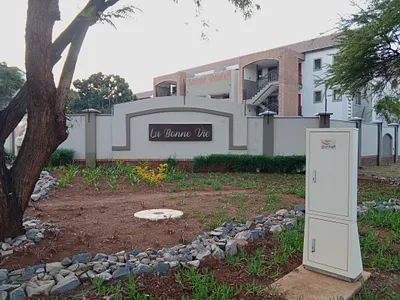 3 Bedroom Apartment To Rent in Pretoria - sL15.webp