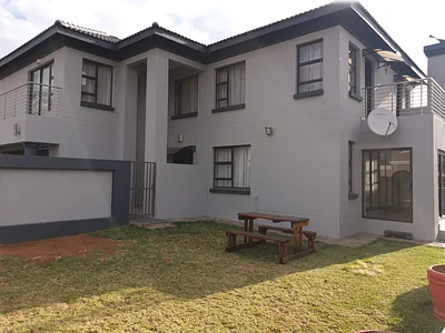 4 Bedroom Apartment To Rent in Pretoria - Nix3.webp