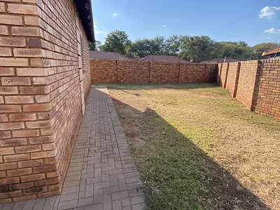 2 Bedroom Townhouse To Rent in Pretoria - tHeK.webp