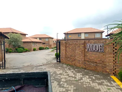 3 Bedroom Apartment For Sale in Pretoria - 19wQ.webp